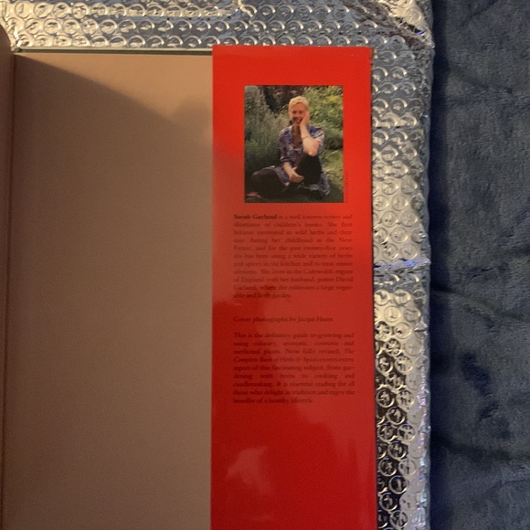 The complete book of Herbs & spices Sara garland - Picture 4 of 5